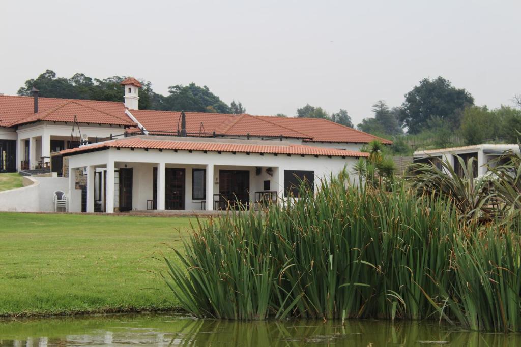 Bangunan di mana terletaknya rumah tamu ini