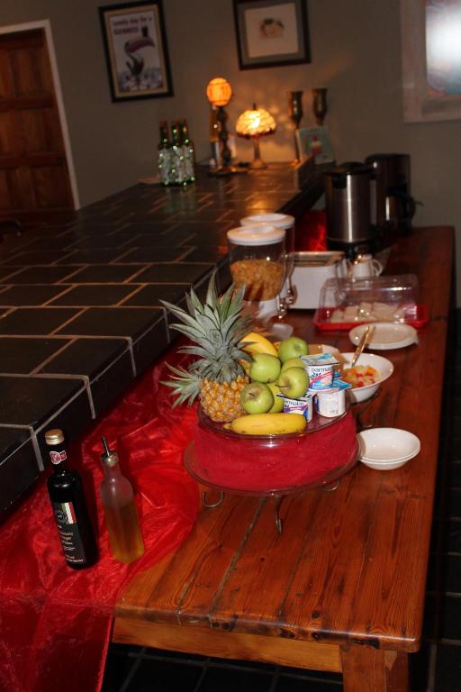 Makanan di atau berdekatan rumah tamu ini