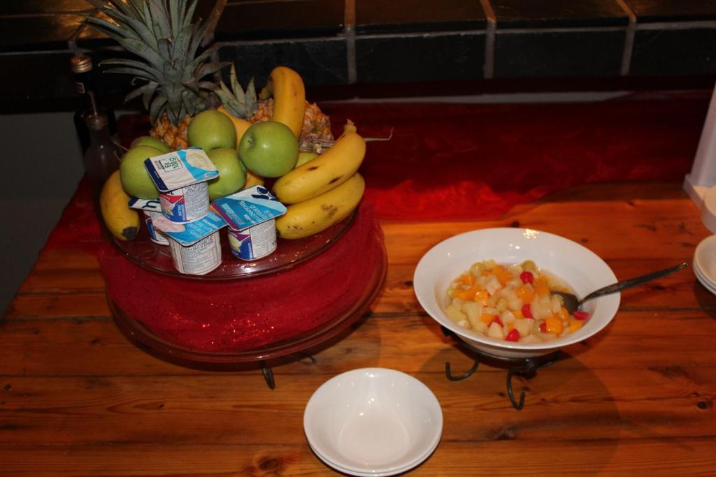 Makanan di atau berdekatan rumah tamu ini