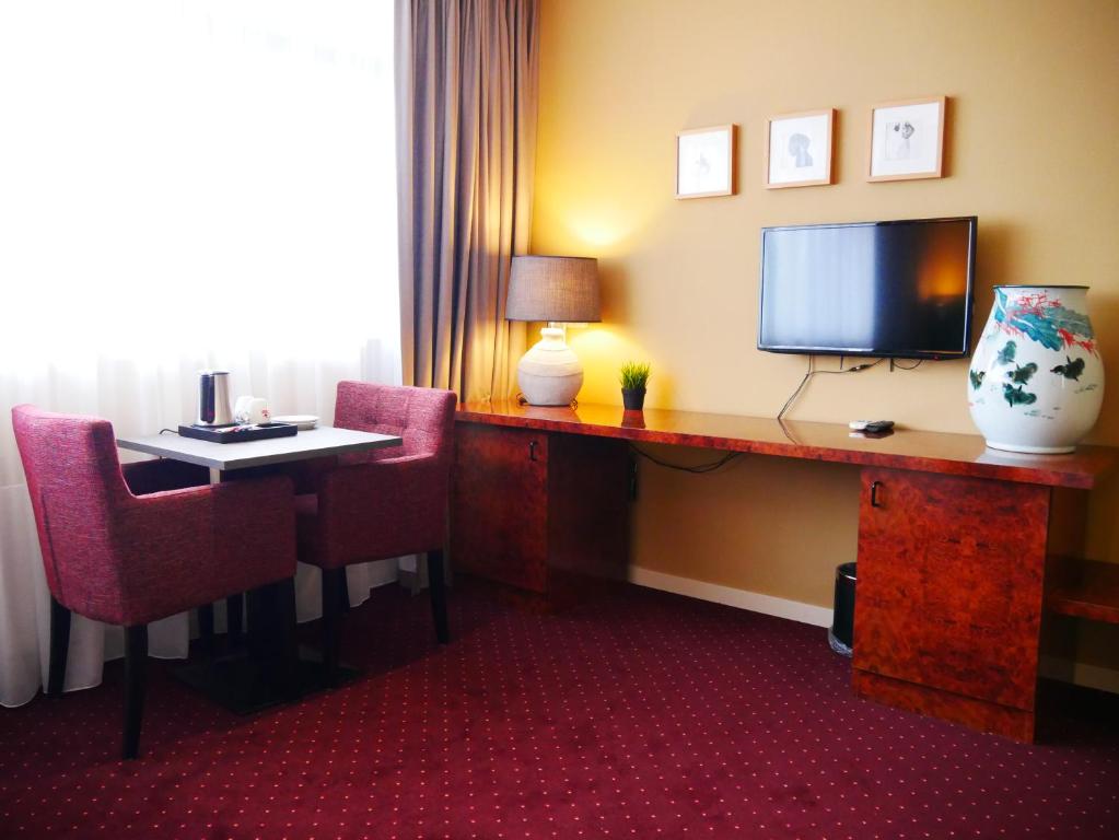 TV a/nebo společenská místnost v ubytování Hotel het Oosten