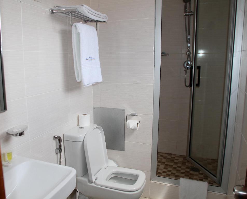 Koupelna v ubytování Hotel Monte Carlo