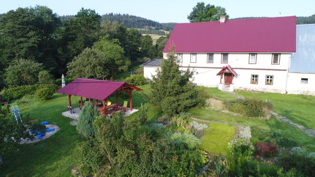 Vonkajšia záhrada v ubytovaní Pod kasztanem gospodarstwo agroturystyczne