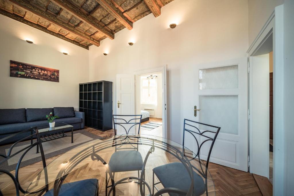 St. George Apartments - One-Bedroom Apartment