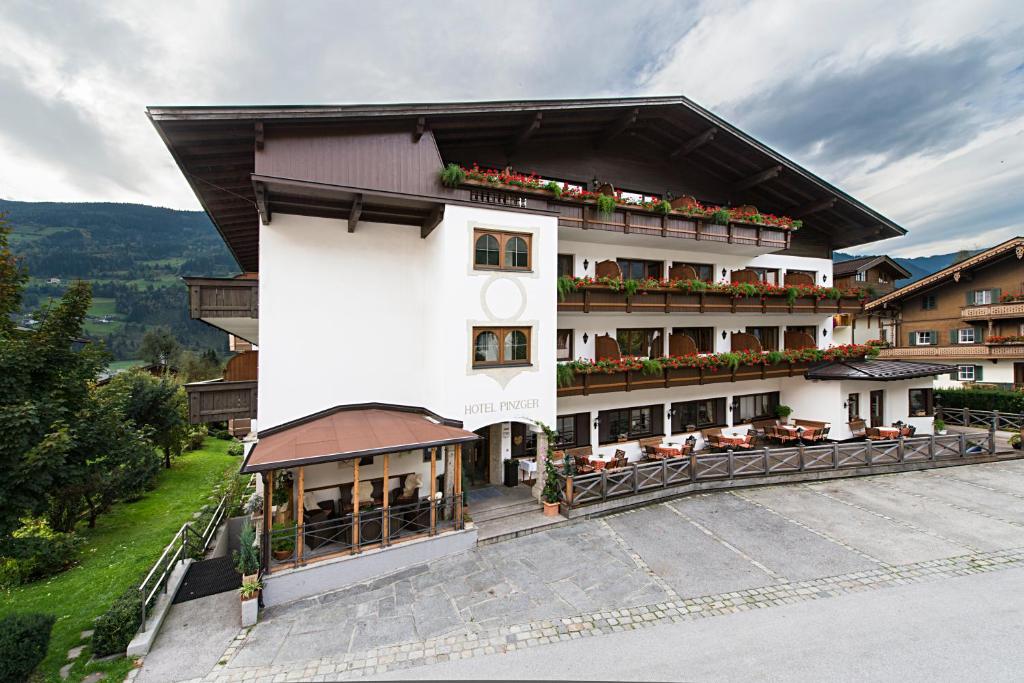 Nespecifikovaný výhled na hory nebo výhled na hory při pohledu z hotelu