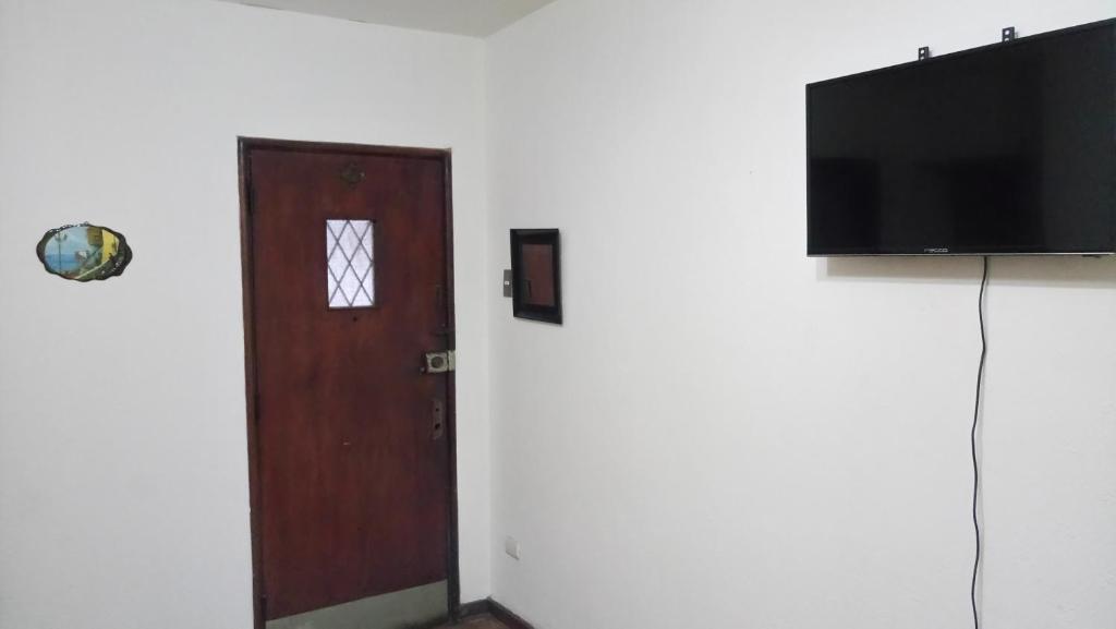 Uma TV ou centro de entretenimento em Apartamento Valparaiso