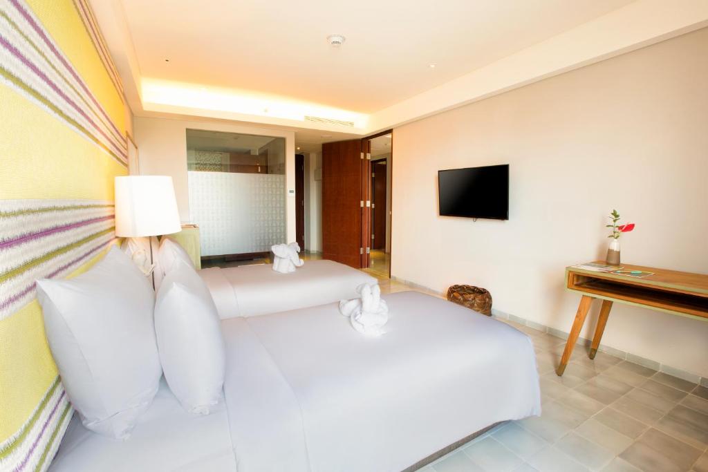 Cama ou camas em um quarto em Tijili Hotel Seminyak