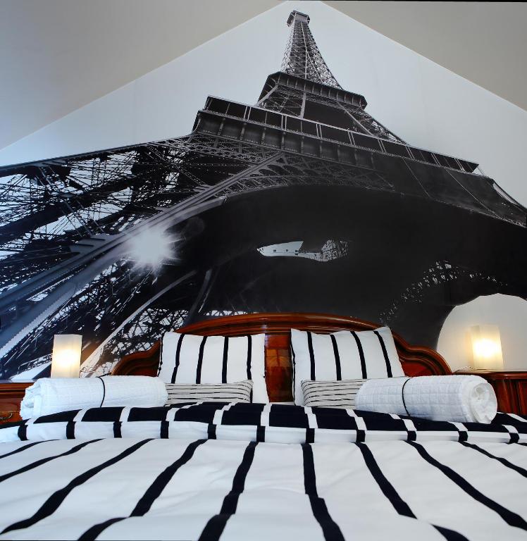 A bed or beds in a room at Villa Deluxe Sight