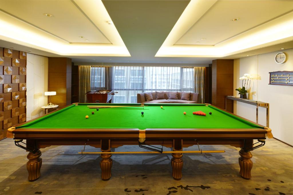 Biliár nebo kulečník v ubytování Fraser Suites Shenzhen, Near Huaqiang North Business Zone, Infinity pool, Offer 1 free breakfast