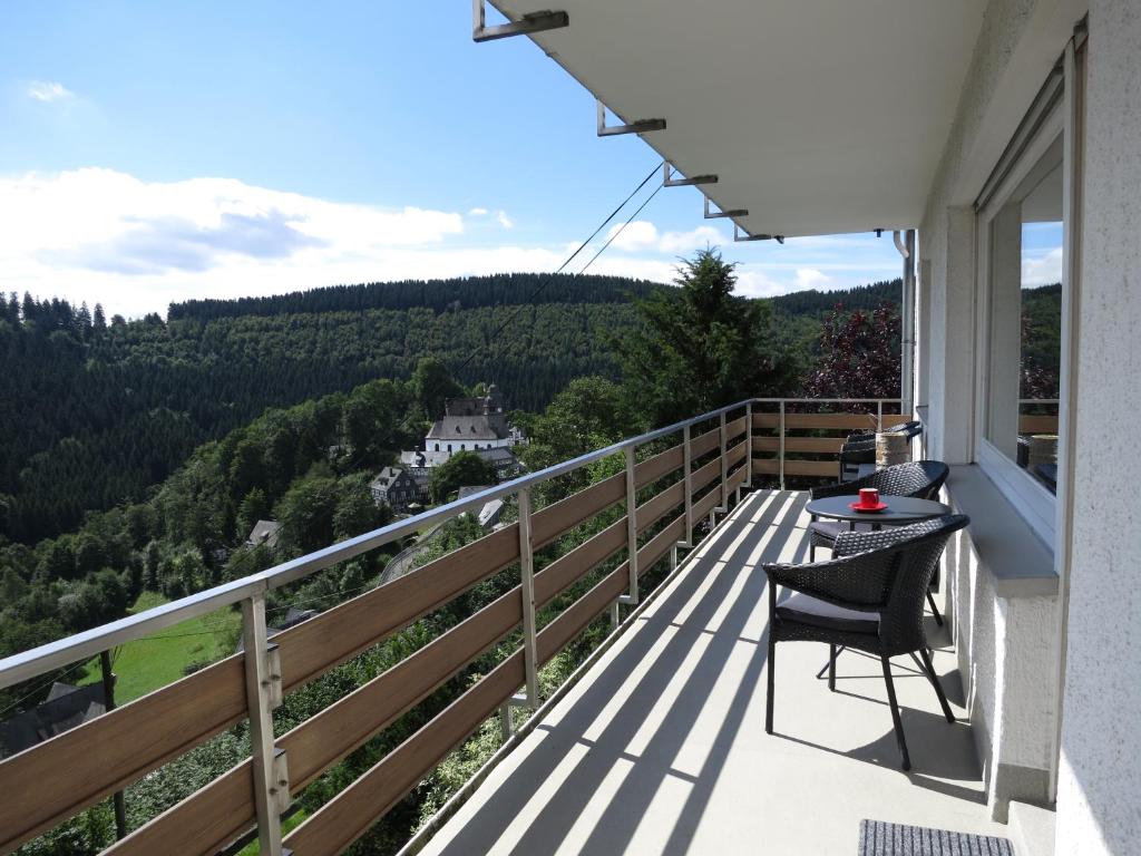 a balcony with a table and chairs and a view at Appartementen Edel in Schmallenberg