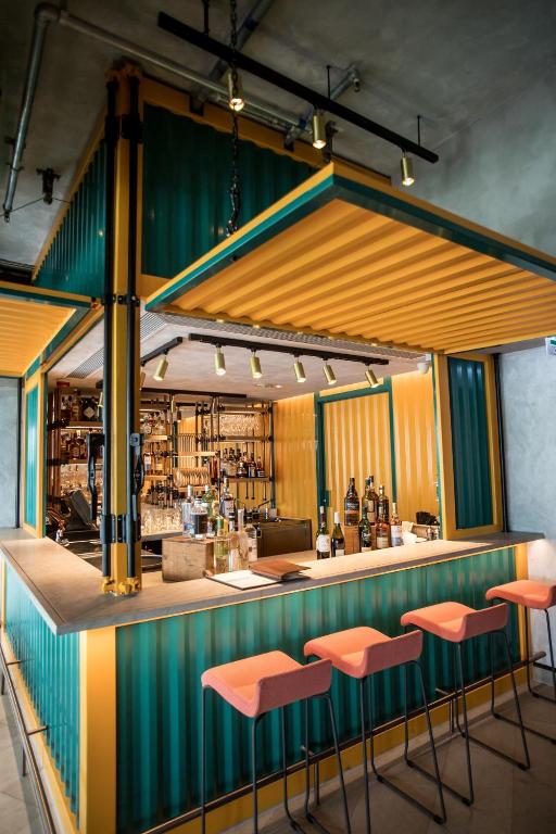 Salone o bar di Southside by Ovolo