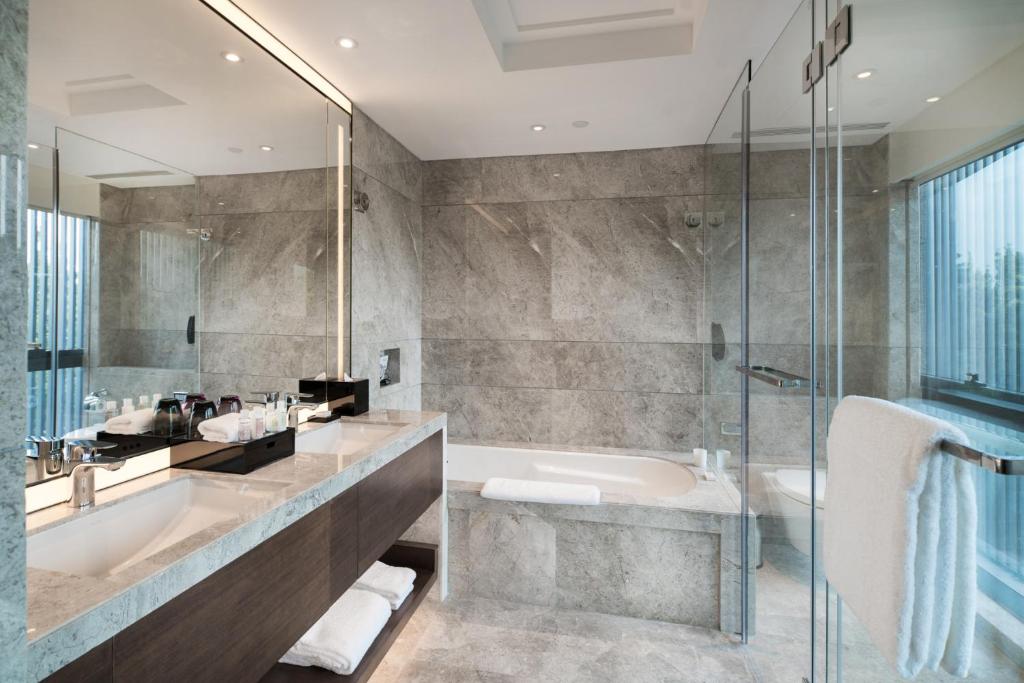 Koupelna v ubytování Fraser Suites Shenzhen, Near Huaqiang North Business Zone, Infinity pool, Offer 1 free breakfast