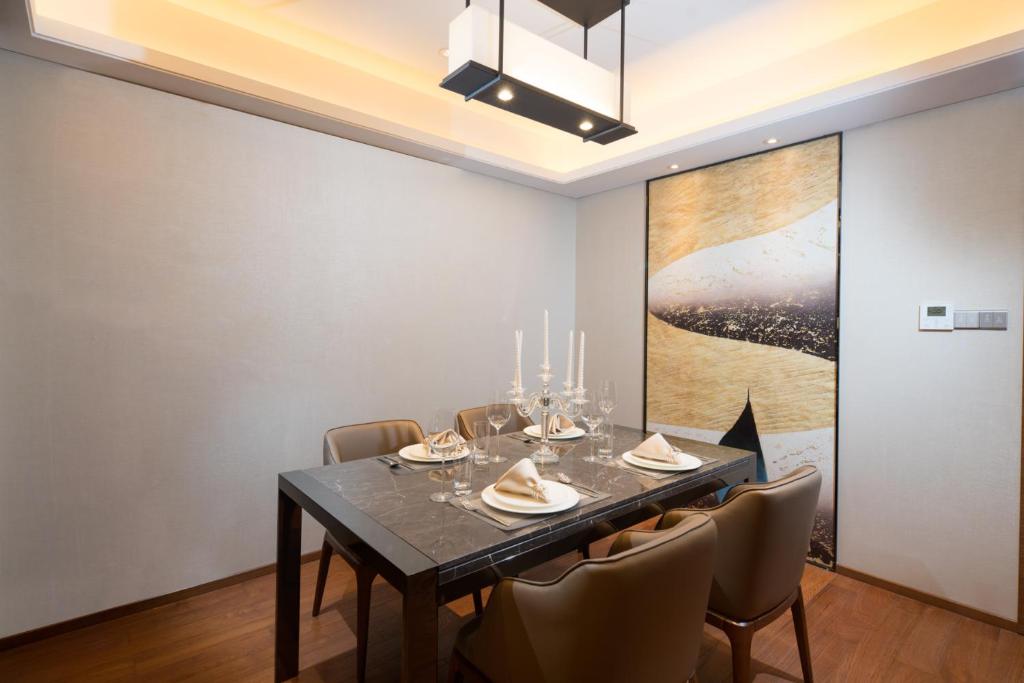 Fotografie z fotogalerie ubytování Fraser Suites Shenzhen, Near Huaqiang North Business Zone, Infinity pool, Offer 1 free breakfast v destinaci Šen-čen