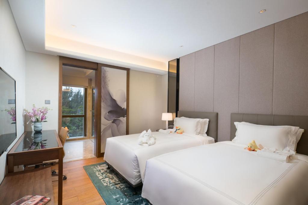 Postel nebo postele na pokoji v ubytování Fraser Suites Shenzhen, Near Huaqiang North Business Zone, Infinity pool, Offer 1 free breakfast