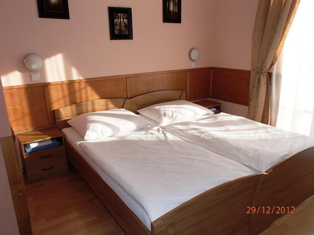 Postel nebo postele na pokoji v ubytování Pension Magnolia
