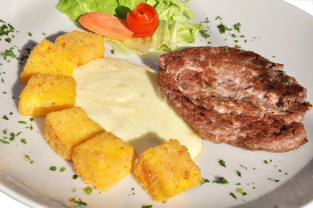 Jídlo v hotelu nebo okolí