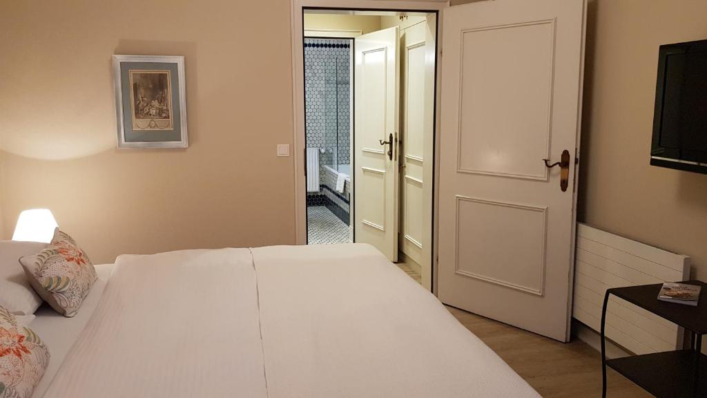 The Little Guesthouse - 15