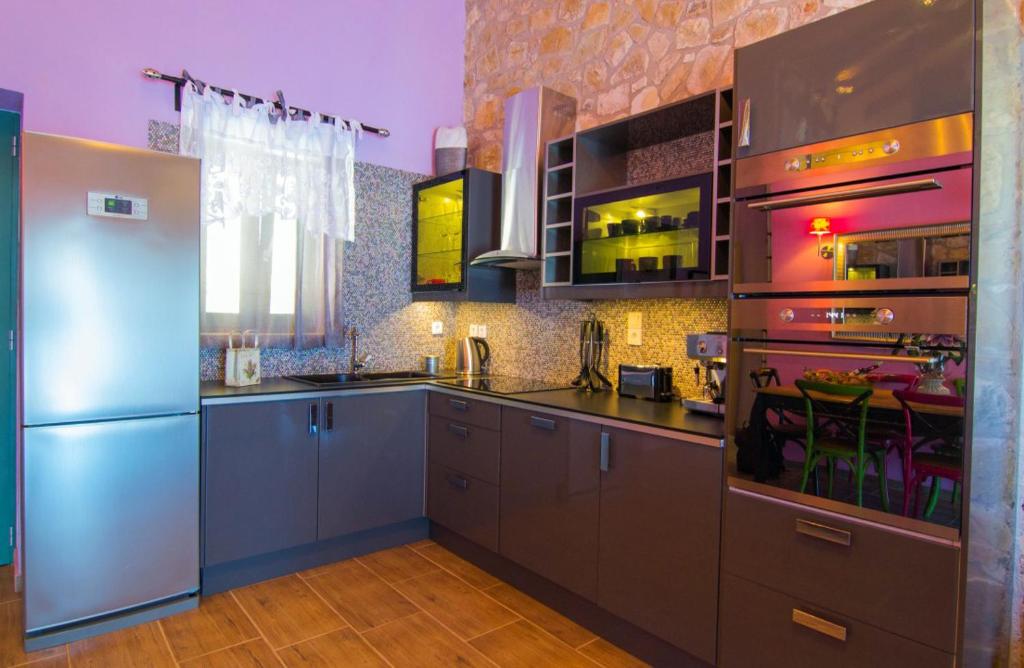 Kuchyň nebo kuchyňský kout v ubytování Lilac Lilium Artistsvillas