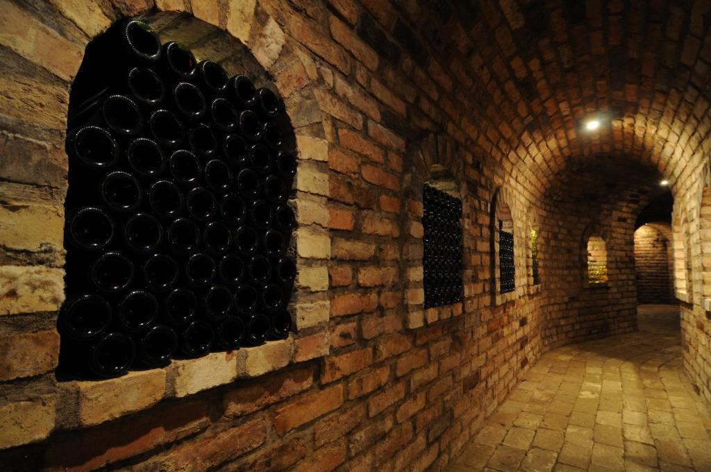 Zdjęcie z galerii obiektu Wein&Speiz Fogadó w mieście Györköny