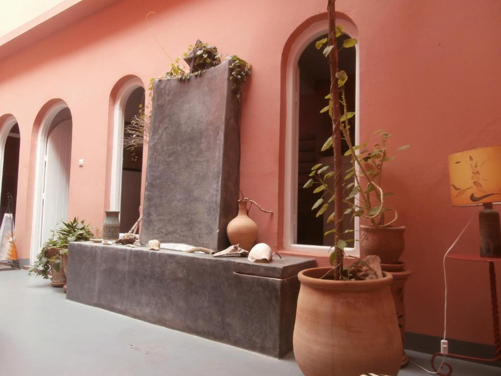 a room with a large cement tub with potted plants at Maison Xanadu in Sidi Ifni