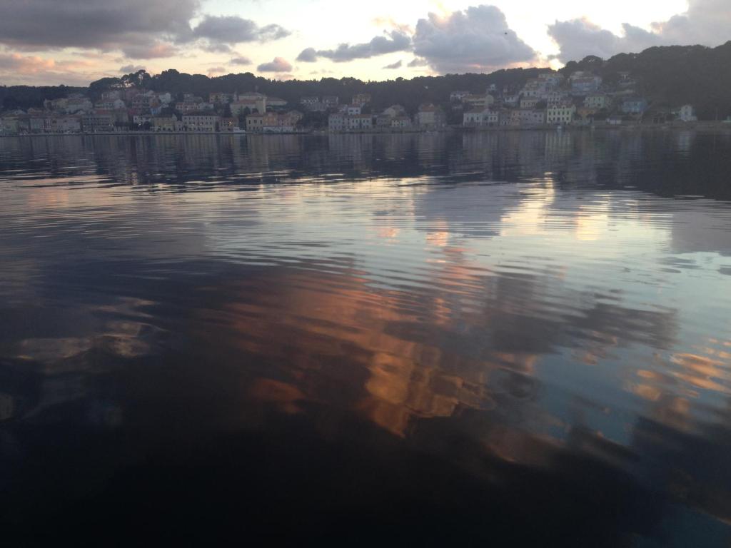 a view of a large body of water with houses at Guesthouse Palma in Mali Lošinj
