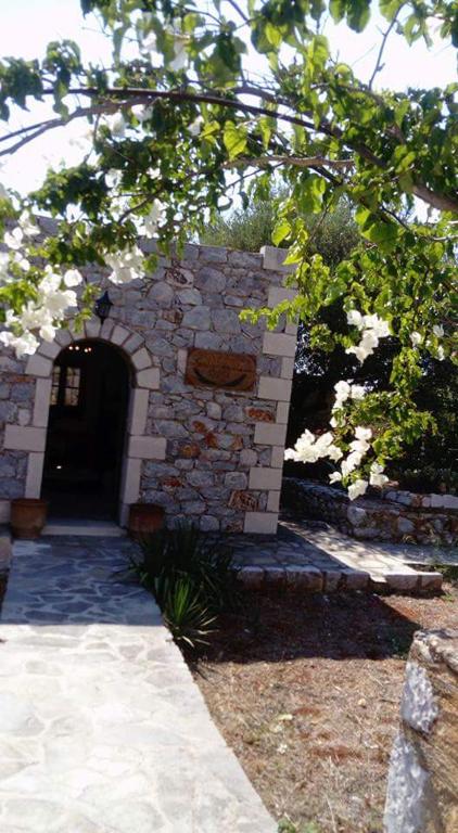 Fotografie z fotogalerie ubytování Charouda Stone Tower v destinaci Pirgos Dhirou