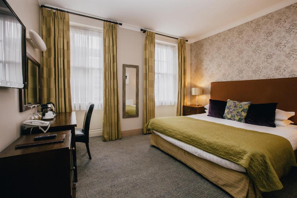 The Sun Hotel & Bar - 