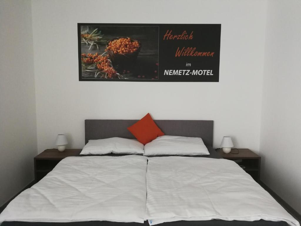 Postel nebo postele na pokoji v ubytování Nemetz-Motel