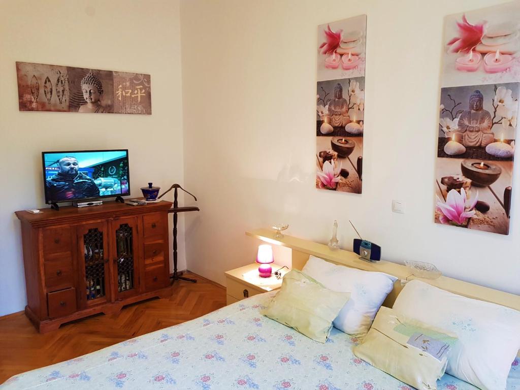 Łóżko lub łóżka w pokoju w obiekcie Noemi City Apartments