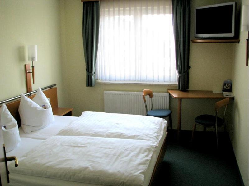 Postel nebo postele na pokoji v ubytování Hotel am Platz
