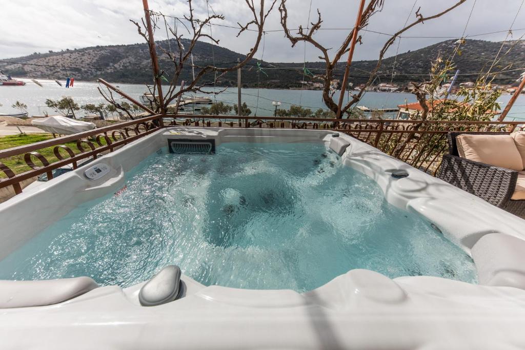 a jacuzzi tub with a view of the water at Apartments Mate in Vinišće