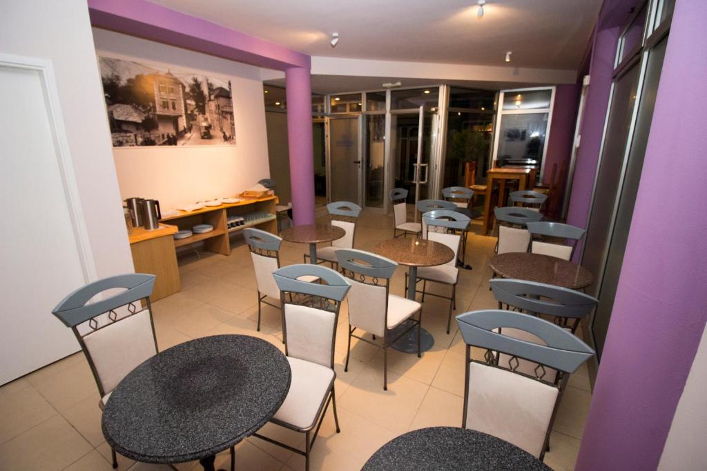 Posezení v ubytování Hotel & Rooms Lombrelle