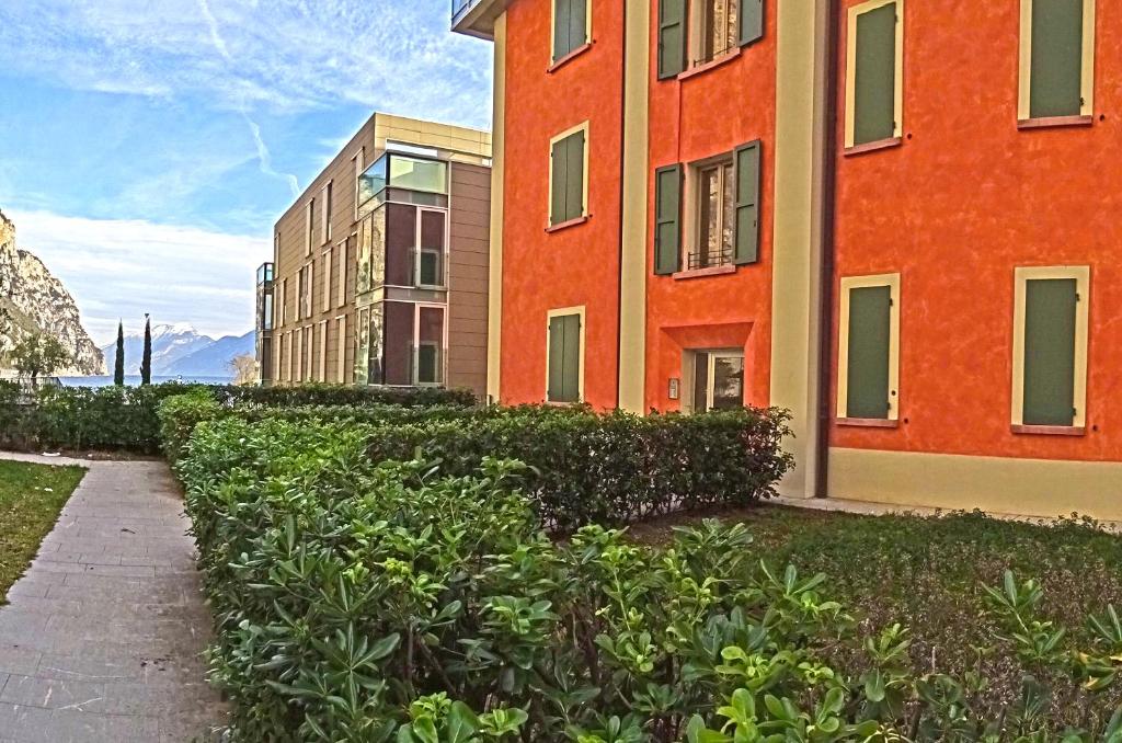 Vonkajšia záhrada v ubytovaní Campione Ora apartments by Gardadomusmea