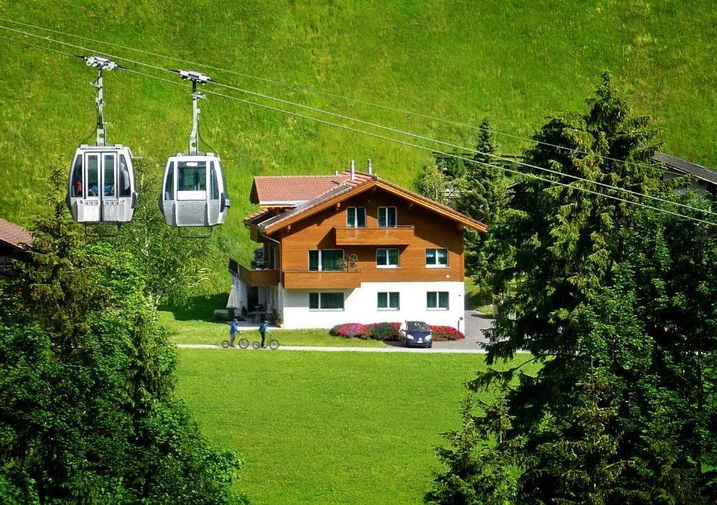 a house with two cable cars in front of it at Laubrinus in Adelboden