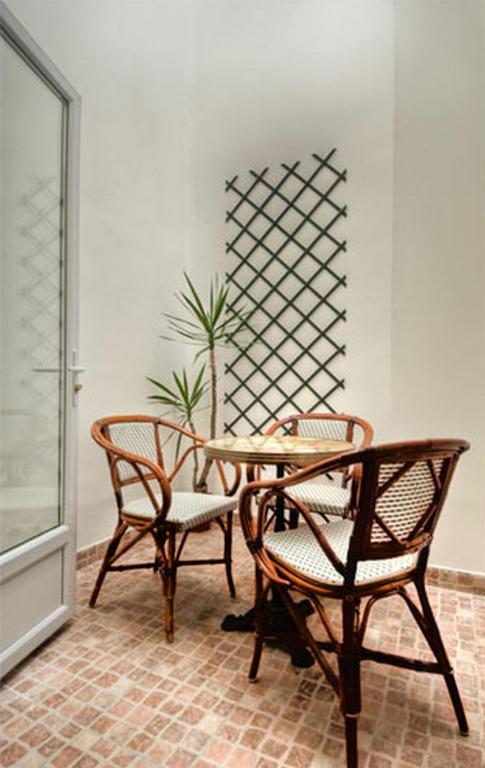 Hôtel Edgar Quinet - Resim 4