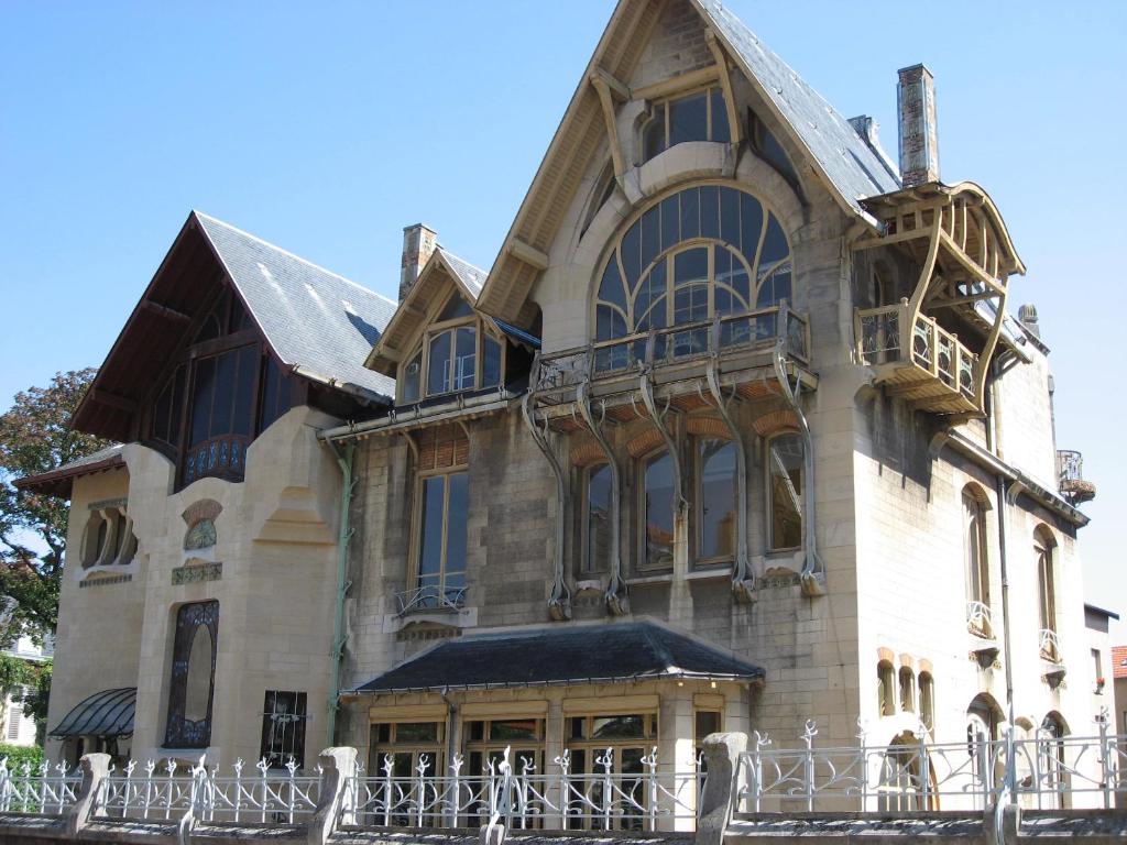 Chez Auguste - Housity
