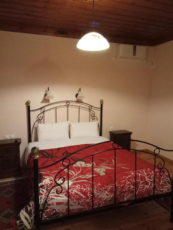Łóżko lub łóżka w pokoju w obiekcie Guesthouse Kolenti