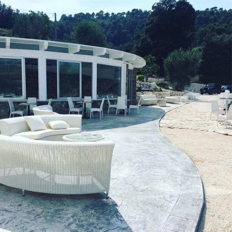 Basen w obiekcie Max Luxury Suite - Servizio Spiaggia Inclusa lub w pobliżu
