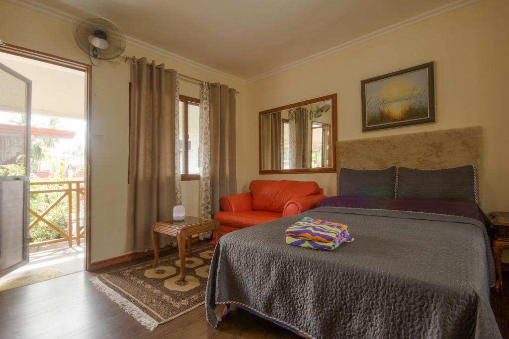 Postel nebo postele na pokoji v ubytování Foxy's Beach Resort