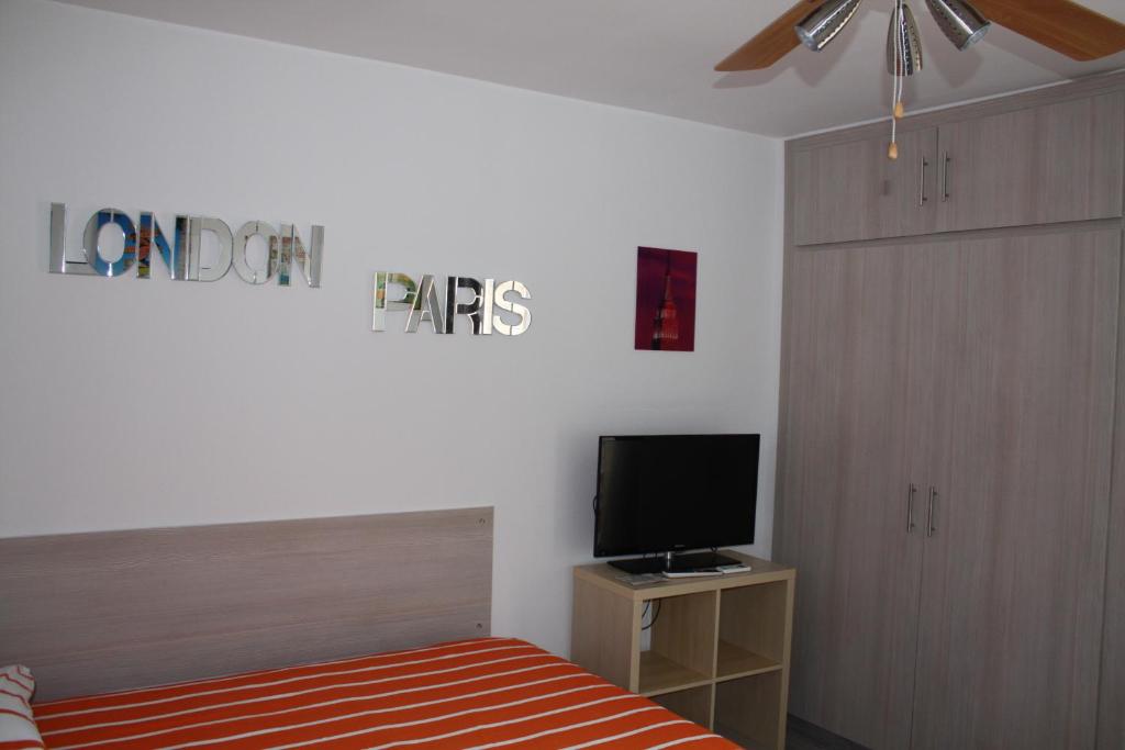 TV a/nebo společenská místnost v ubytování Benalmadena Aguila apartment wonderful views