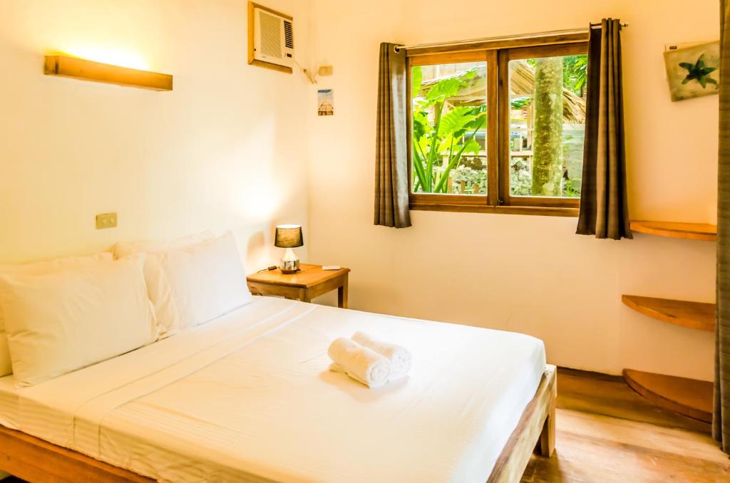 Postel nebo postele na pokoji v ubytování Amihan Bungalows