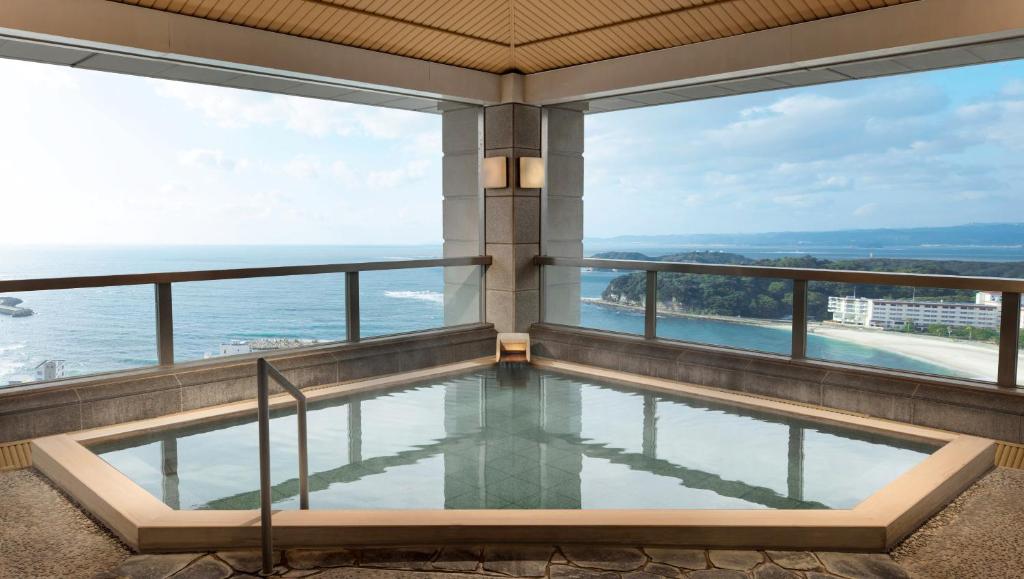 Nespecifikovaný výhled na moře nebo výhled na moře při pohledu z hotelu