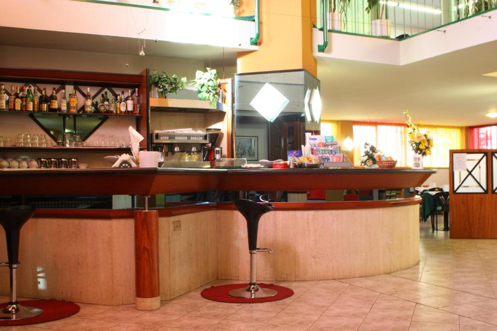 Lounge nebo bar v ubytování Orzihotel