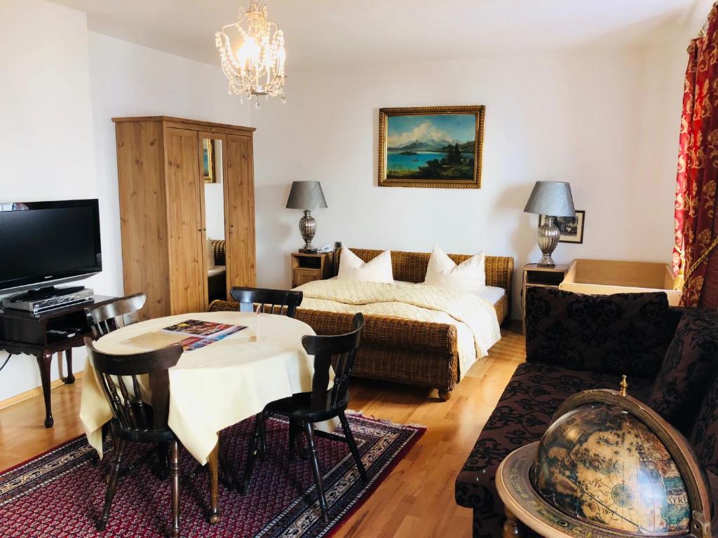 TV a/nebo společenská místnost v ubytování Hotel Mariahilf München