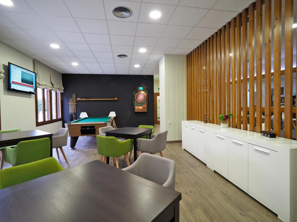 TV a/nebo společenská místnost v ubytování Hotel Apolo