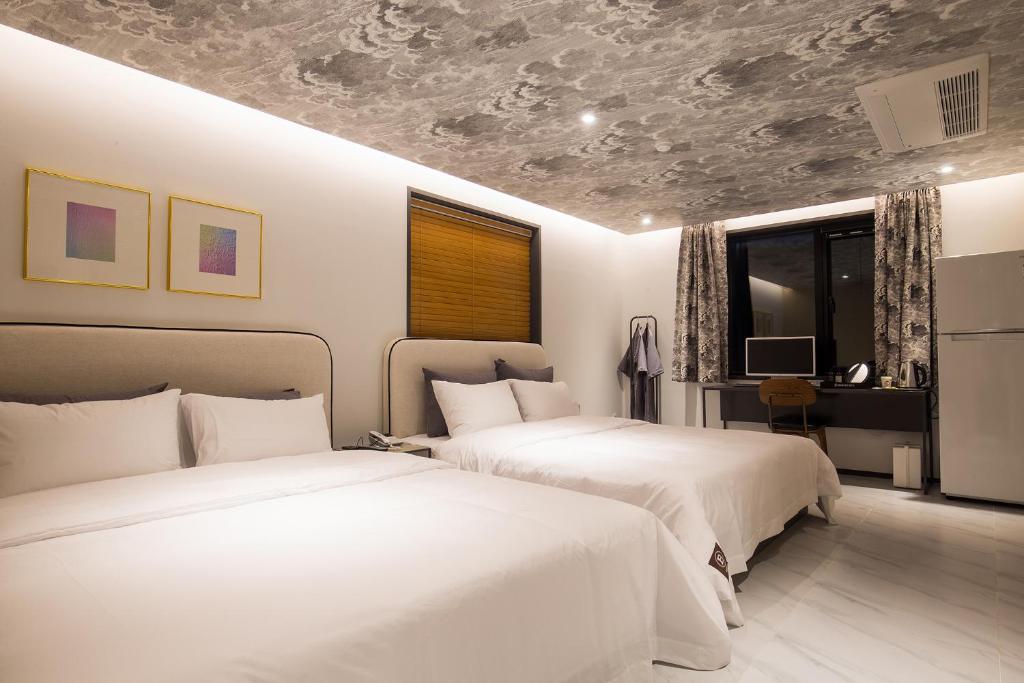 Postel nebo postele na pokoji v ubytování Brown-Dot Hotel Choeup