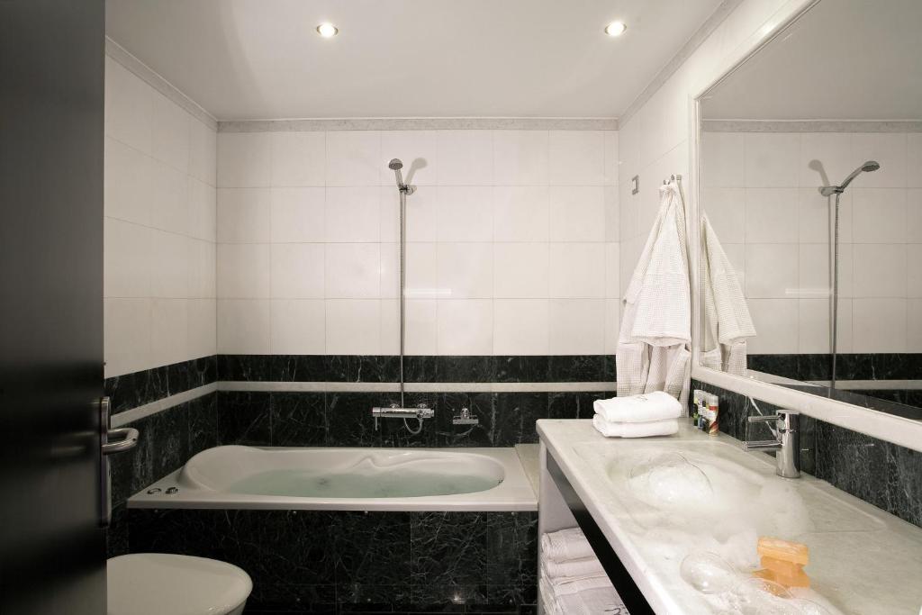 The Majestic Hotel - 7