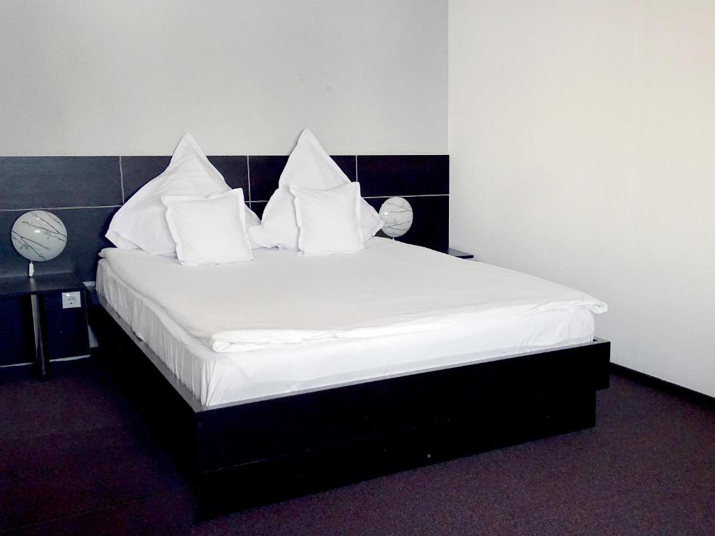 Postel nebo postele na pokoji v ubytování Prince Hotel