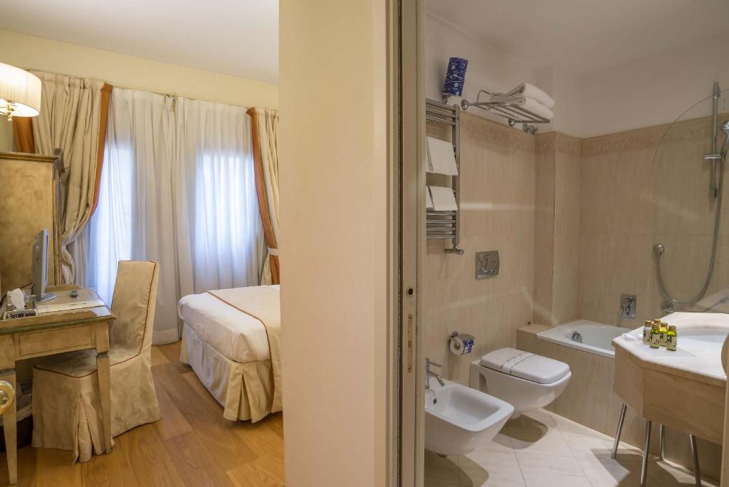 Koupelna v ubytování Hotel Atlantic Palace