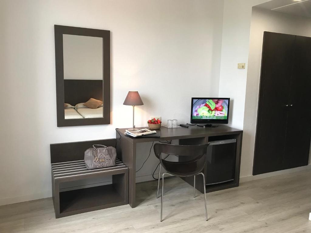 TV a/nebo společenská místnost v ubytování Hotel Restaurant Bon Retorn