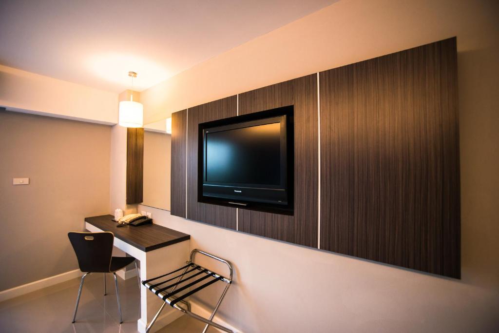 TV a/nebo společenská místnost v ubytování Napatra Hotel